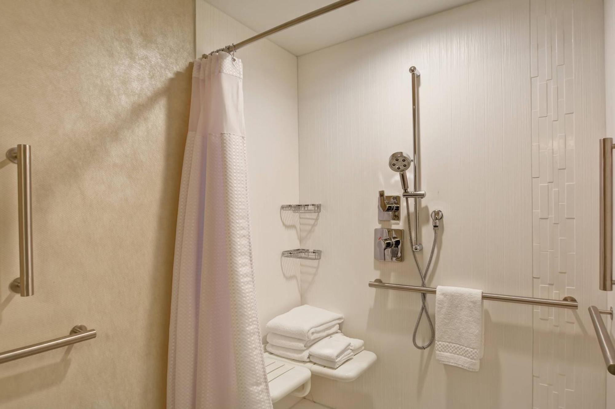 Courtyard By Marriott Long Island Islip/Courthouse Complex Hotell Central Islip Eksteriør bilde