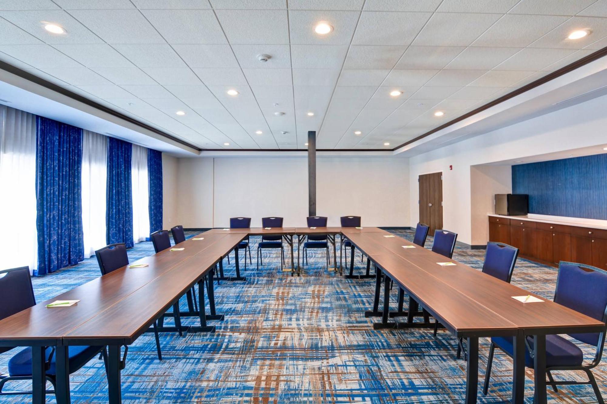 Courtyard By Marriott Long Island Islip/Courthouse Complex Hotell Central Islip Eksteriør bilde
