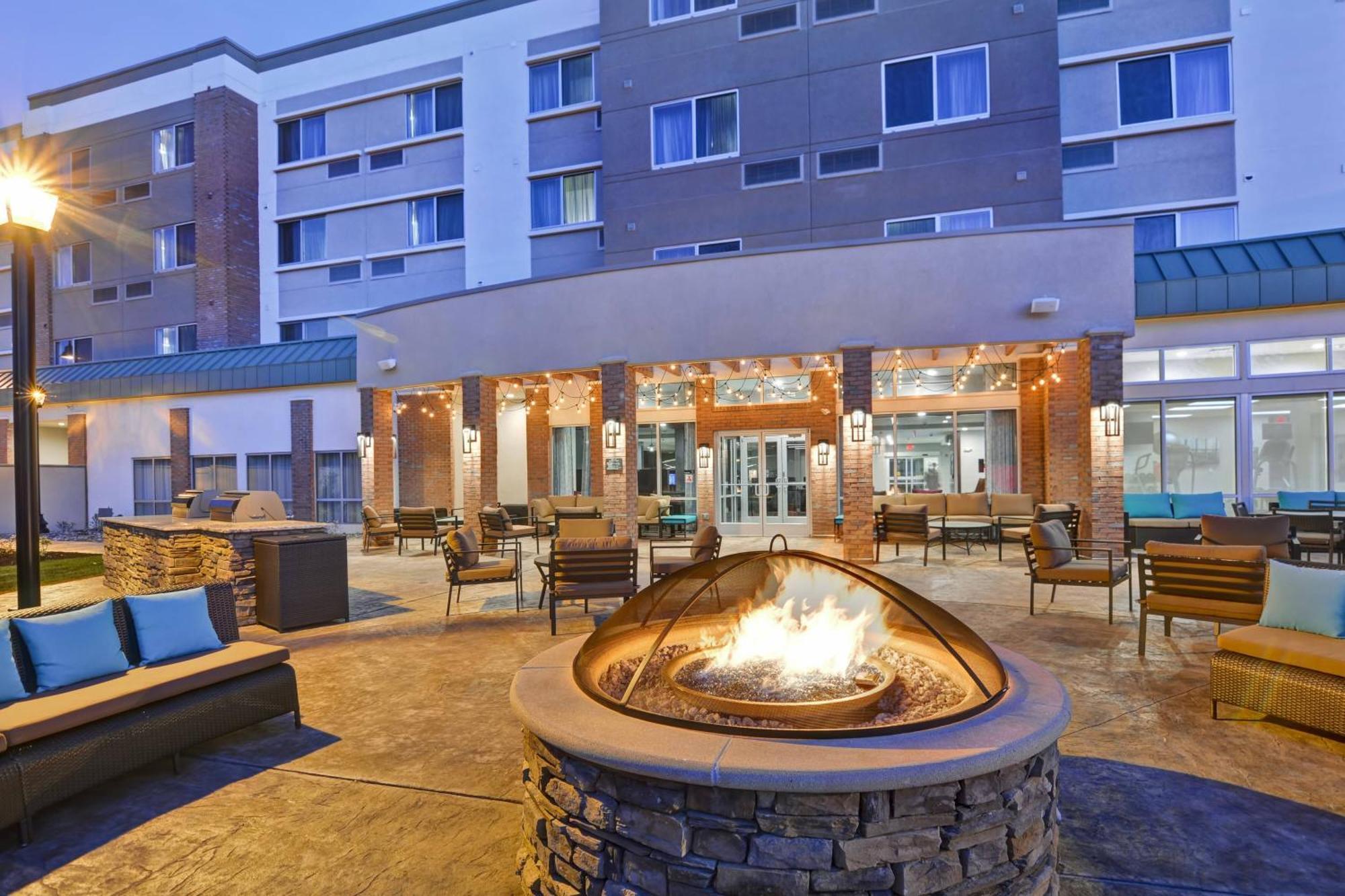 Courtyard By Marriott Long Island Islip/Courthouse Complex Hotell Central Islip Eksteriør bilde