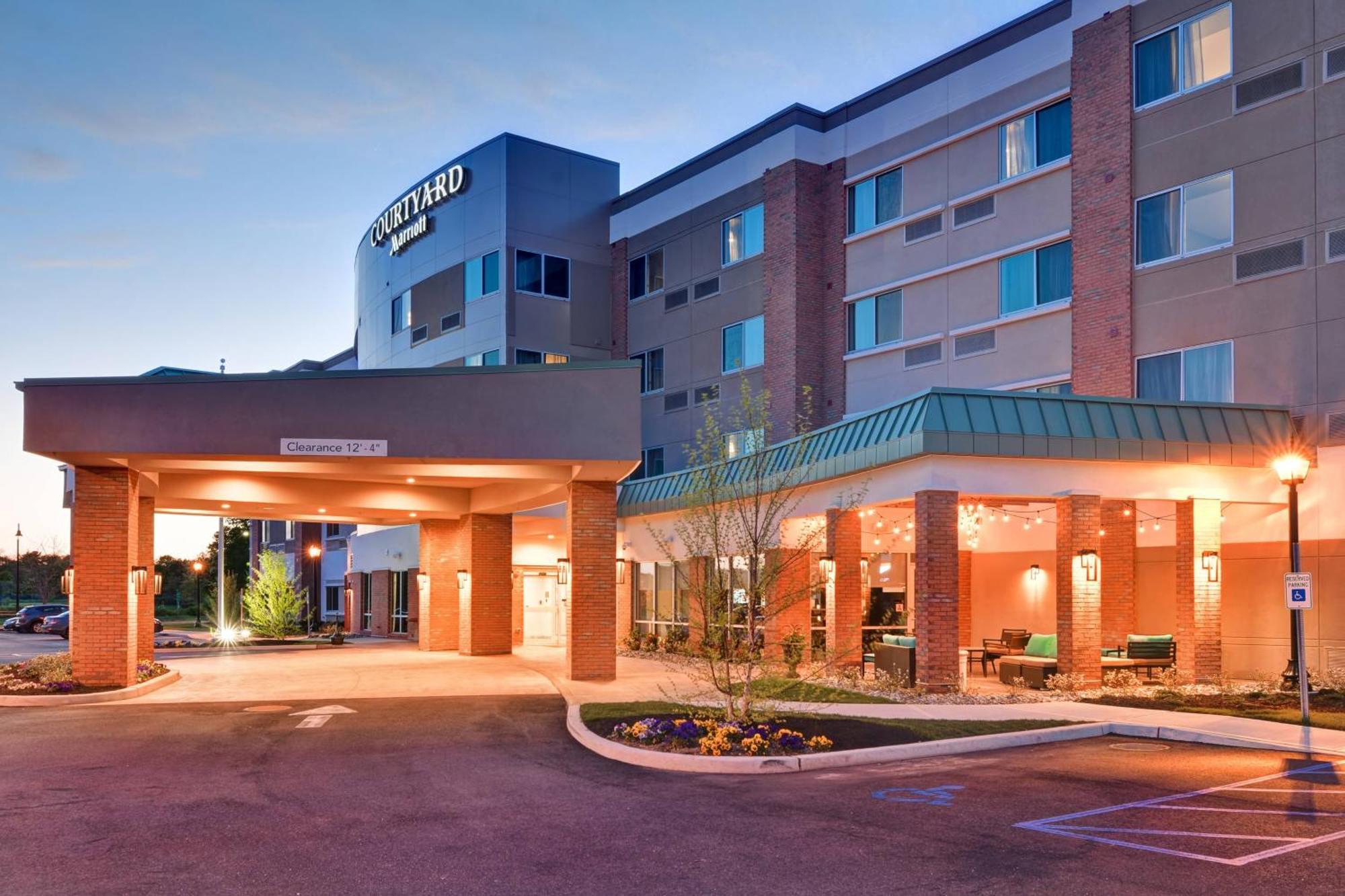 Courtyard By Marriott Long Island Islip/Courthouse Complex Hotell Central Islip Eksteriør bilde